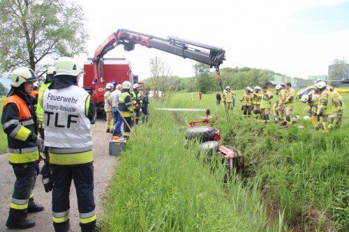 Für die 81-jährige Traktorfahrerin kam jede Hilfe zu spät. Sie konnte nur mehr tot geborgen werden. Foto: VOL.AT/R. Vlach