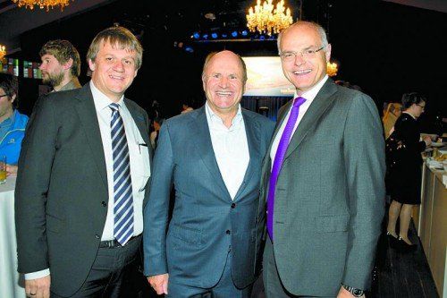 Geschäftsführer Christoph Thoma (Stadtmarketing), Festspiel-Präsident Hans-Peter Metzler und Casinos Austria Generaldirektor Karl Stoss (v. l.).