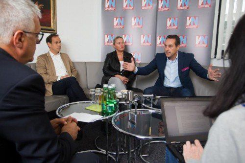 HC Strache zu Gast bei den VN: „Bin kein Fan der Kunstfigur Wurst.“ Dafür mag er Leberkäse.  FOTO: VN/STEURER