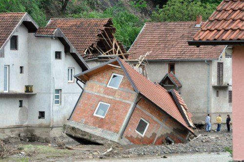 In einigen Orten wie dem serbischen Krupanj hat sich das Hochwasser bereits zurückgezogen. Was bleibt ist die verheerende Zerstörung. EPA