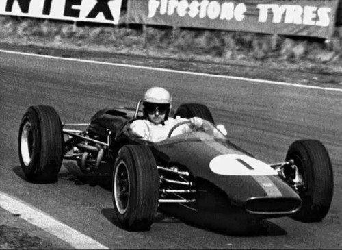 Jack Brabham im Jahr 1965 mit seinem Eigenbau-Boliden. Foto: ap