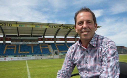 Johannes Engl am Fußballplatz, im Zentrum des Geschehens. Hartinger