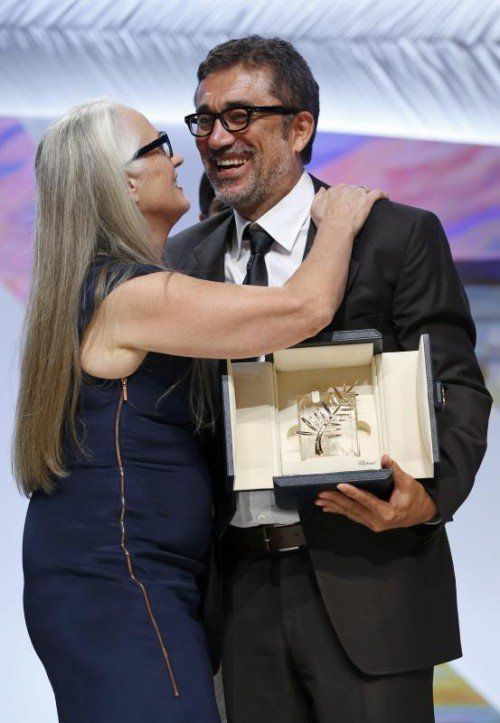 Jury-Präsidentin Jane Campion mit dem Gewinner Nuri Bilge Ceylan. Foto: Reuters