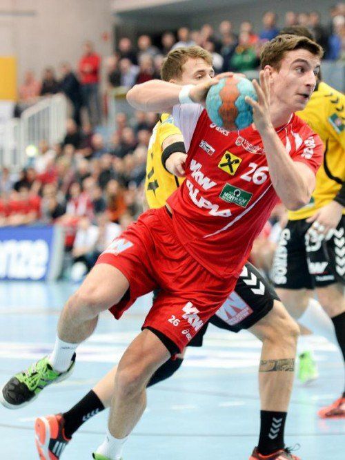 Kreisläufer Lukas Herburger hat seinen Vertrag beim Alpla HC Hard um zwei Jahre verlängert. Foto: gepa