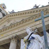Karlskirche beschädigt