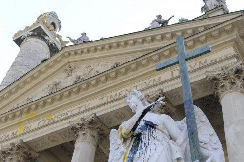Laut Polizei ist „enormer Sachschaden“ entstanden. Foto: APA