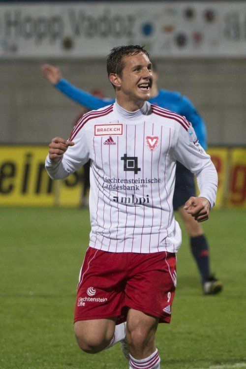 Manuel Sutter jubelt über seinen Doppelpack. Foto: Zanghellini