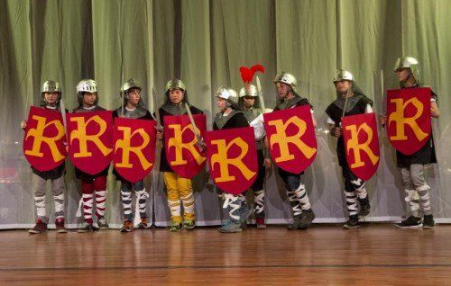 Musical Ritter Rudi mit Schülern und Blasmusikern