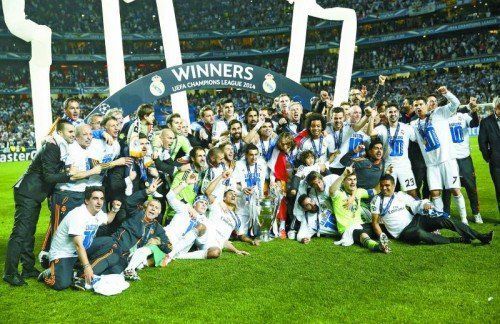 Nach dem Schlusspfiff ging die Post ab. Noch auf dem Spielfeld begann die große Party von Real Madrid. Die gesamte Nacht wurde der Champions-League-Sieg gefeiert. Fotos: epa/2, ap