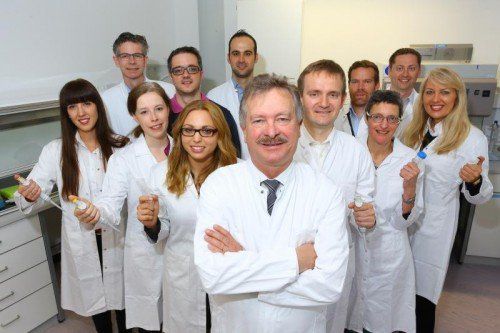 Primar Dr. Heinz Drexel und sein Team, das dem VIVIT-Institut auch international zu wissenschaftlichen Höhenflügen verhilft.  Foto: VN/Hofmeister