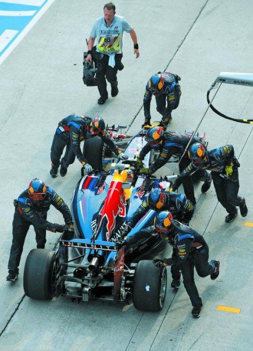 Red Bull Racing hat Probleme mit den Boliden, Chef Dietrich Mateschitz mit den Regeln: „Im Economy-Modus fahren ist keine Formel 1.“ Foto: apa