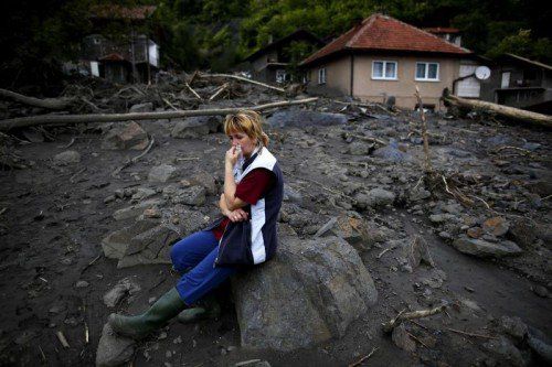 Resignation und Verzweiflung bei Fata Kovacevic. Das verheerende Hochwasser hat eine Spur der Verwüstung hinterlassen. Foto: Reuters