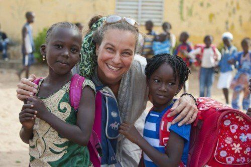 Natalie Moosmann und ihr Verein unterstützen Kinder im Senegal unter anderem mit Schulsachen. lcf (2)