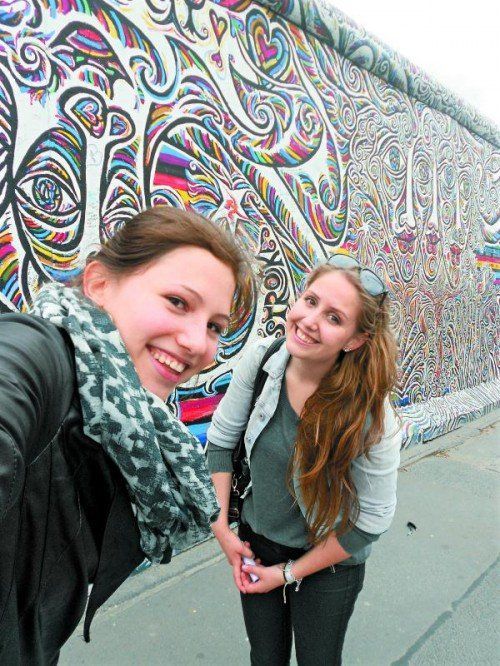 Stefanie Seiner und Sarah Schneider fuhren nach Berlin, zum Recherchieren und Verpacken. Fotos: Seiner