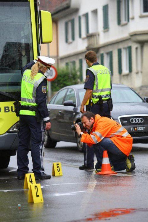 Verkehrsunfall; Unfall Feldkirch Schillerstraße; Radfahrer gegen Landbus; Radfahrer schwer verletzt; 2 Fahrgäste verletzt; gegen 17.15 Uhr