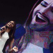 Kanzler Fayman streut Conchita Wurst Rosen