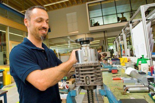 Vorarlbergs KMU (Bild: Zimm Maschinenelemente, Lustenau) bieten attraktive Arbeitsplätze.  Foto: VN/Steurer