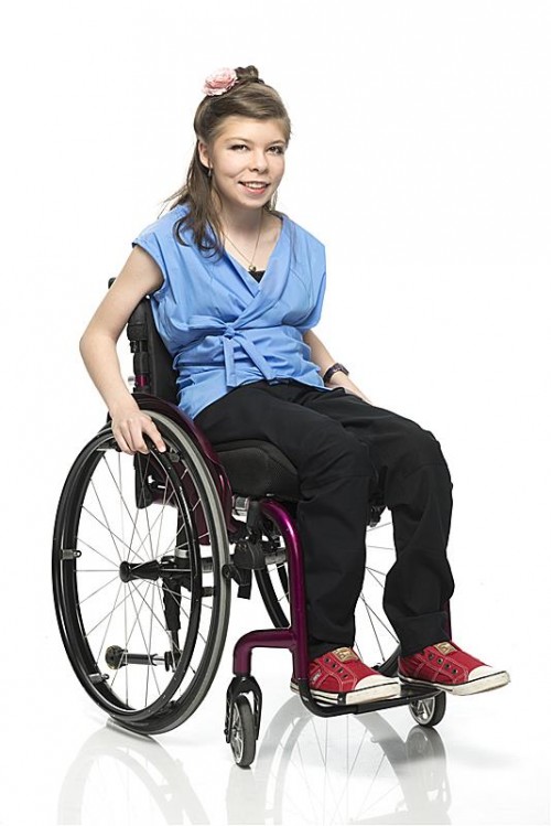 Wickelbluse und Hose wurden eigens für Pia kreiert.  FOTO: D. MOCK  