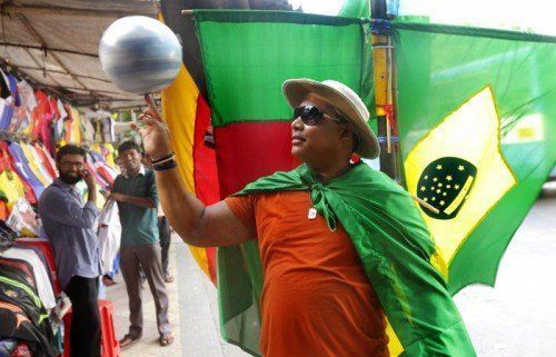 Ab Heute dreht sich in Brasilien alles um das runde Leder. Das WM-Eröffnungsspiel bestreitet Gastgeber Brasilien gegen Kroatien. Foto: epa