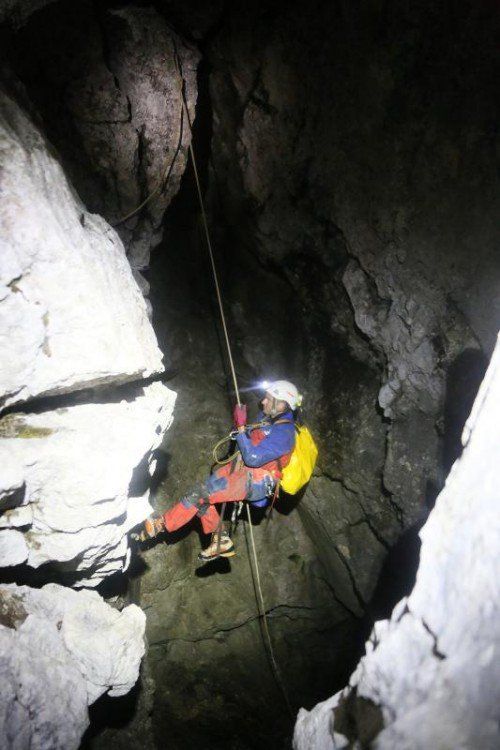 An der Rettungsaktion sind auch Salzburger Höhlenretter beteiligt.
