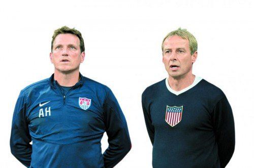 Andi Herzog und sein Trainer Jürgen Klinsmann wollen Deutschland besiegen.
Foto: reuters