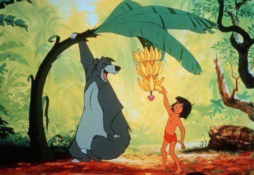 ARCHIV - Der Bär Balu zieht im Kinofilm "Das Dschungelbuch" eine Bananenpflanze nach unten, damit sich das Menschenkind Mogli eine Frucht pflücken kann (Szenenfoto). Mit dem Tod des legendären Animationskünstlers Ollie Johnston, der unter anderem die Dschungelbuch-Helden Mogli und Balu aufs Papier gezaubert hatte, ist ein großes Kapitel des Disney-Trickfilms zu Ende gegangen. Er war das letzte noch lebende Mitglied der berühmten «Nine Old Men», einer Gruppe von neun Chef-Zeichnern, die gemeinsam mit Walt Disney dessen erfolgreichste Filme entwarfen. Johnston starb 95-jährig in einem Pflegeheim im US-Staat Washington an Altersschwäche, berichtete die «Los Angeles Times» am Dienstag (15.04.2008) unter Berufung auf das Disney- Filmstudio. Foto: Buena-Vista (zu dpa-Korr. "Disney-Legende Ollie Johnston ist tot - Letzter der Nine Old Men" vom 16.04.2008) +++(c) dpa - Bildfunk+++