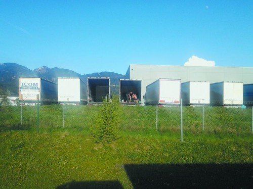 Camping auf dem Lkw-Anhänger – das ist mittlerweile kein seltener Anblick mehr. Foto: privat