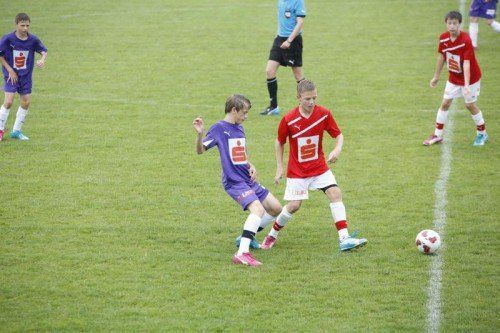 Das PG Mehrerau (in rot) drehte im Halbfinale der Schülerliga ein bereits verloren geglaubtes Spiel noch um. Foto: schülerliga