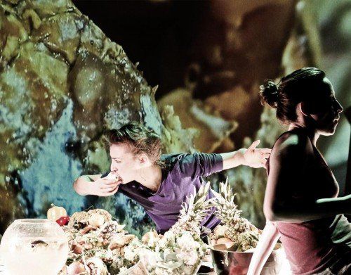 „Deep Dish“ ist ein weiterer Teil der „The Perfect Garden“-Serie von Liquid Loft mit dem bildenden Künstler
Michel Blazy. 2012 war bereits eine Variante am Spielboden zu sehen. FOTO: spielboden