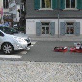 Zu Fuß mit Pkw kollidiert