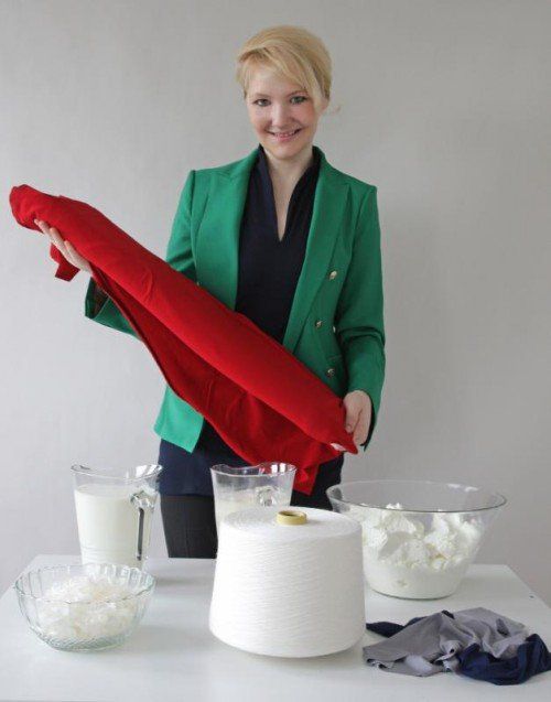 Die deutsche Diplombiologin Anke Domaske entwickelte Kleider, Granulate und Fasern aus Milchprotein. FOTO: Qmilk