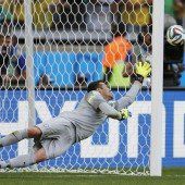 Brasilien zittert sich im Elferkrimi Runde weiter