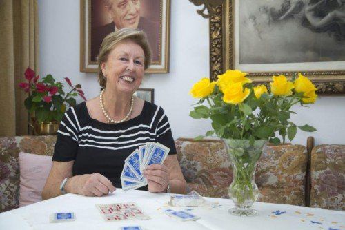 Eines der Hobbys von Paula Falschlunger-Messmer ist das Bridgespiel.  Foto: VN/Paulitsch