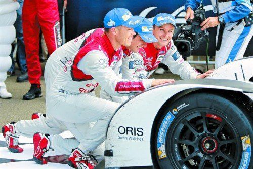 Feiern den Le-Mans-Triumph: Andre Lotterer, Benoit Treluyer und Marcel Fässler. Foto: reuters