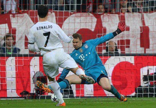 Im Halbfinale der Champions League war Cristiano Ronaldo obenauf. Heute bekommt Manuel Neuer die nächste Chance, CR7 zu stoppen. gepa