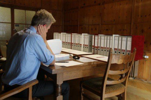 Im Rathaus Feldkirch kann man die Einreichunterlagen studieren – praktischer ist da schon die DVD mit den gesammelten Akten. EMIR Uysal