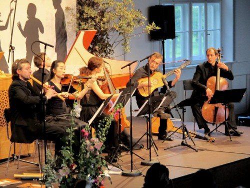 In der Besetzung bewundert man etwa die Duette von Sara Ruiz Martinez an der Viola da Gamba und Kaspar Singer am Barockcello. Foto: JU