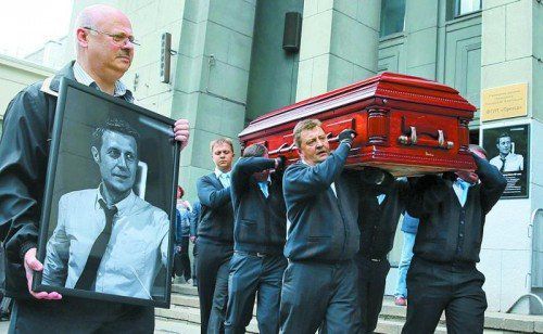 In Moskau wurde gestern der Journalist Igor Kornelyuk beigesetzt. Er war am 17. Juni in der Ostukraine getötet worden. Foto: EPA