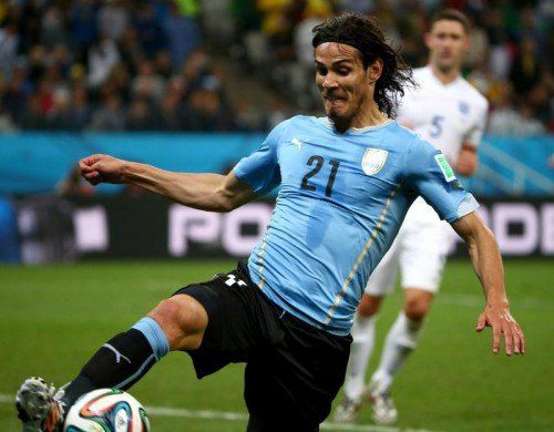 Kleines Land, gute Kicker. Uruguay (im Bild Edinson Cavani) zeigt bei der WM in Brasilen bislang einen tollen Fußball. Foto: epa