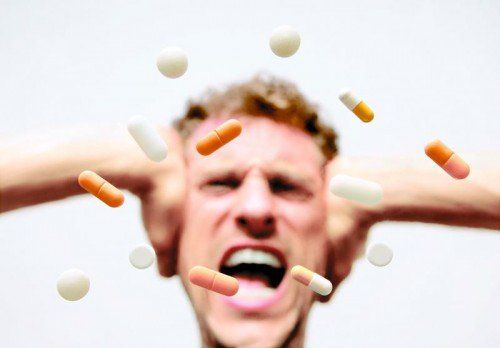 Nicht alle Patienten sind froh, wenn sie Hilfe bekommen. Manche gebärden sich wild und gehen auch handgreiflich gegen Ärzte und Pfleger vor.