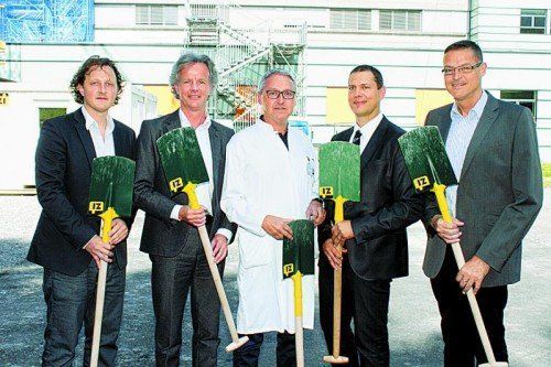 Projektleiter Marco Franzmann, Gerald Fleisch und Primar Christian Huemer, Verwaltungsdirektor Andreas Lauterer sowie Landesrat Christian Bernhard (v. l.). Fotos: Franc