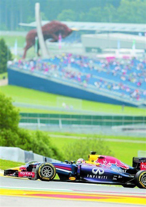 Sebastian Vettel muss beim Red-Bull-Heim-Grand-Prix im Training zulegen, auf den Schnellsten Lewis Hamilton verlor er 1,2 Sekunden. Foto: gepa