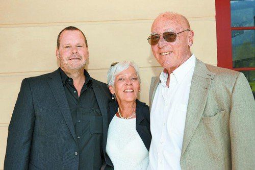 Thomas Schiretz (l.) mit Rosmarie Luger und Tone Salzmann. Berchtold