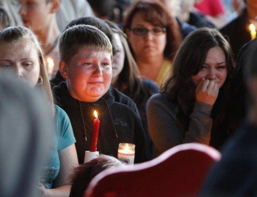 Unverständnis und Trauer: Einen Tag vor den Sommerferien wurde ein 14-Jähriger Schüler in der Umkleidekabine erschossen. Foto: Reuters