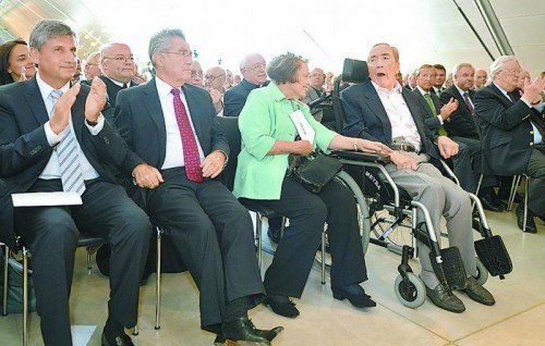 Vizekanzler Michael Spindelegger (l.), Bundespräsident Heinz Fischer und das Ehepaar Edith und Alois Mock beim Festakt in Wien. Foto: APA