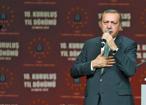 Vor einem Monat trat Erdogan vor Anhängern in Köln auf. Morgen folgt Wien: 7000 werden erwartet. Foto: Reuters