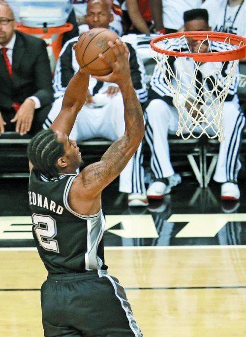 Warf mit 29 Punkten Rekord: San Antonios Kawhi Leonard. Foto: ap