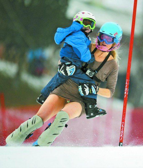 Abschied 2011: Sarah Schleper mit Sohn Lasse. Foto: ap