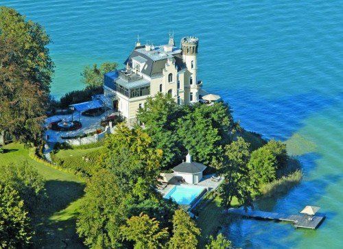 Auch im Nationalratswahlkampf 2013 wurde Stronach vorgeworfen, er habe der Gemeinde Reifnitz viel zu wenig für das gleichnamige Schloss bezahlt. Ein Gutachten hat das nun widerlegt. Foto: APA