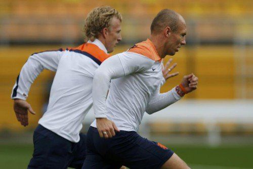 Bereiten sich für ihren vielleicht letzten WM-Auftritt vor: Die Niederländer Dirk Kuyt (links) und Arjen Robben. Foto: reuters